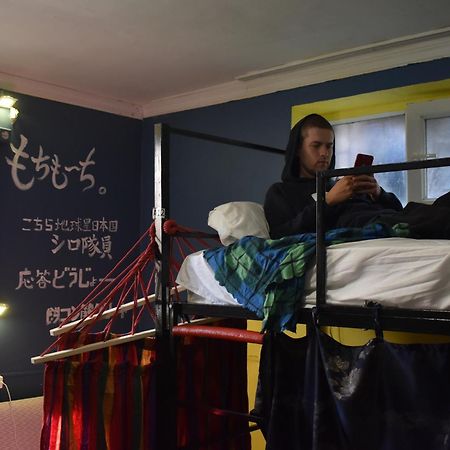 Harmony Backpackers Hostel バトゥーミ エクステリア 写真