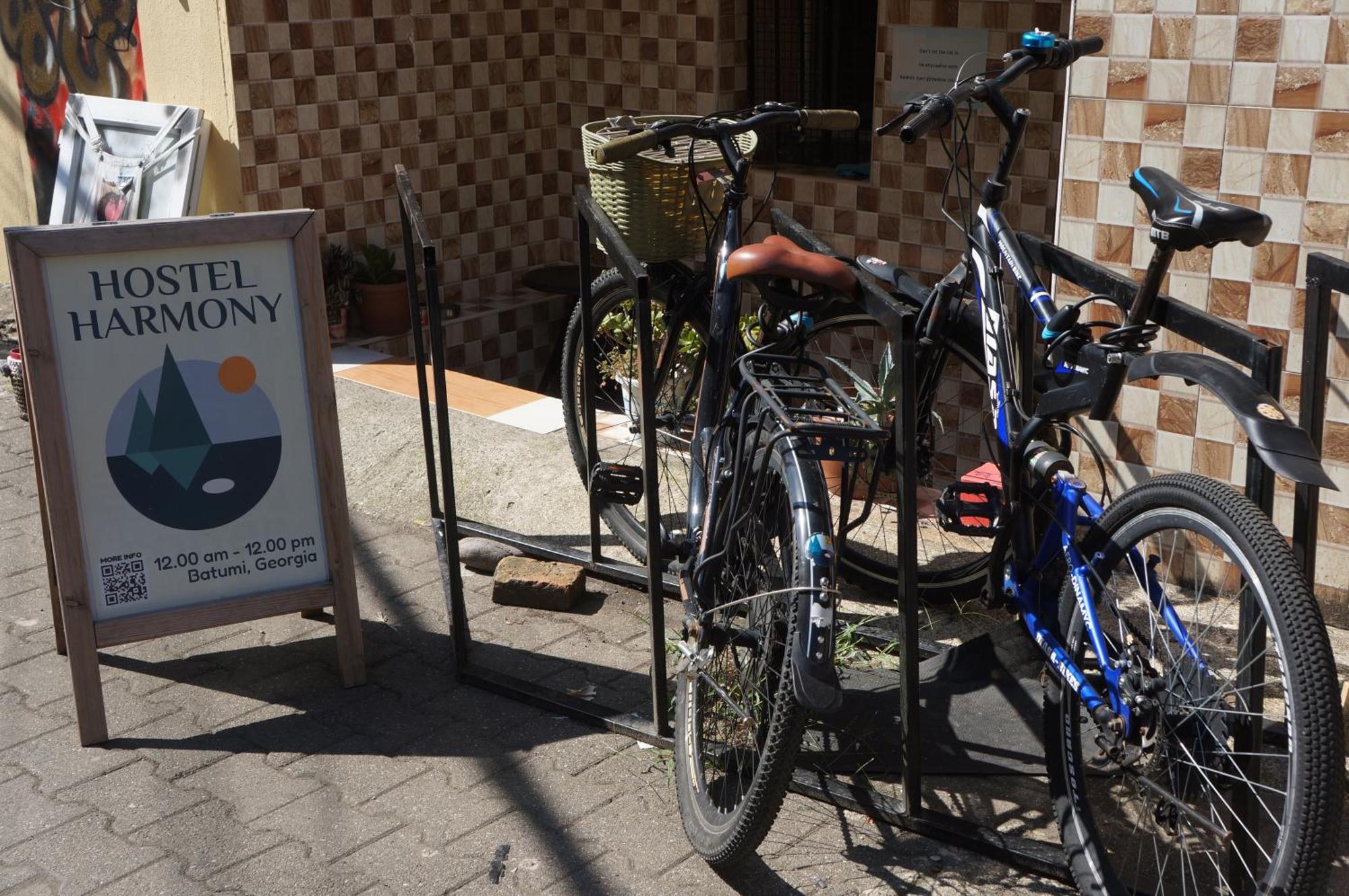 Harmony Backpackers Hostel バトゥーミ エクステリア 写真