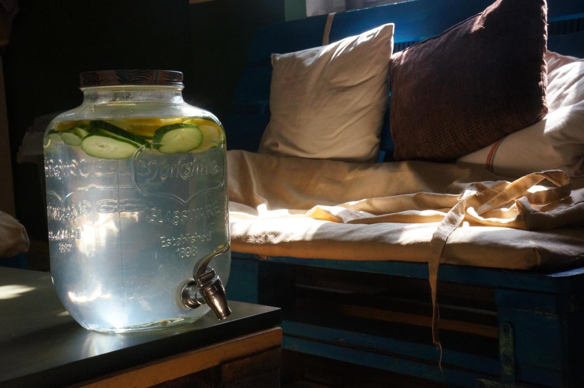 Harmony Backpackers Hostel バトゥーミ エクステリア 写真