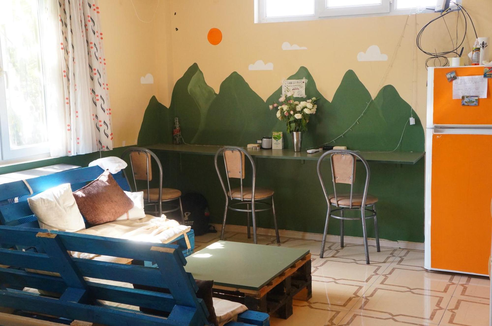 Harmony Backpackers Hostel バトゥーミ エクステリア 写真