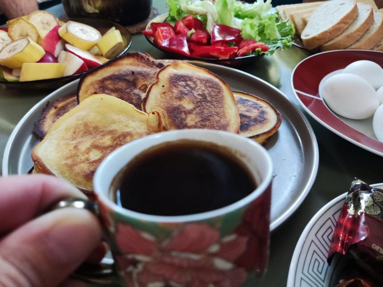Harmony Backpackers Hostel バトゥーミ 部屋 写真
