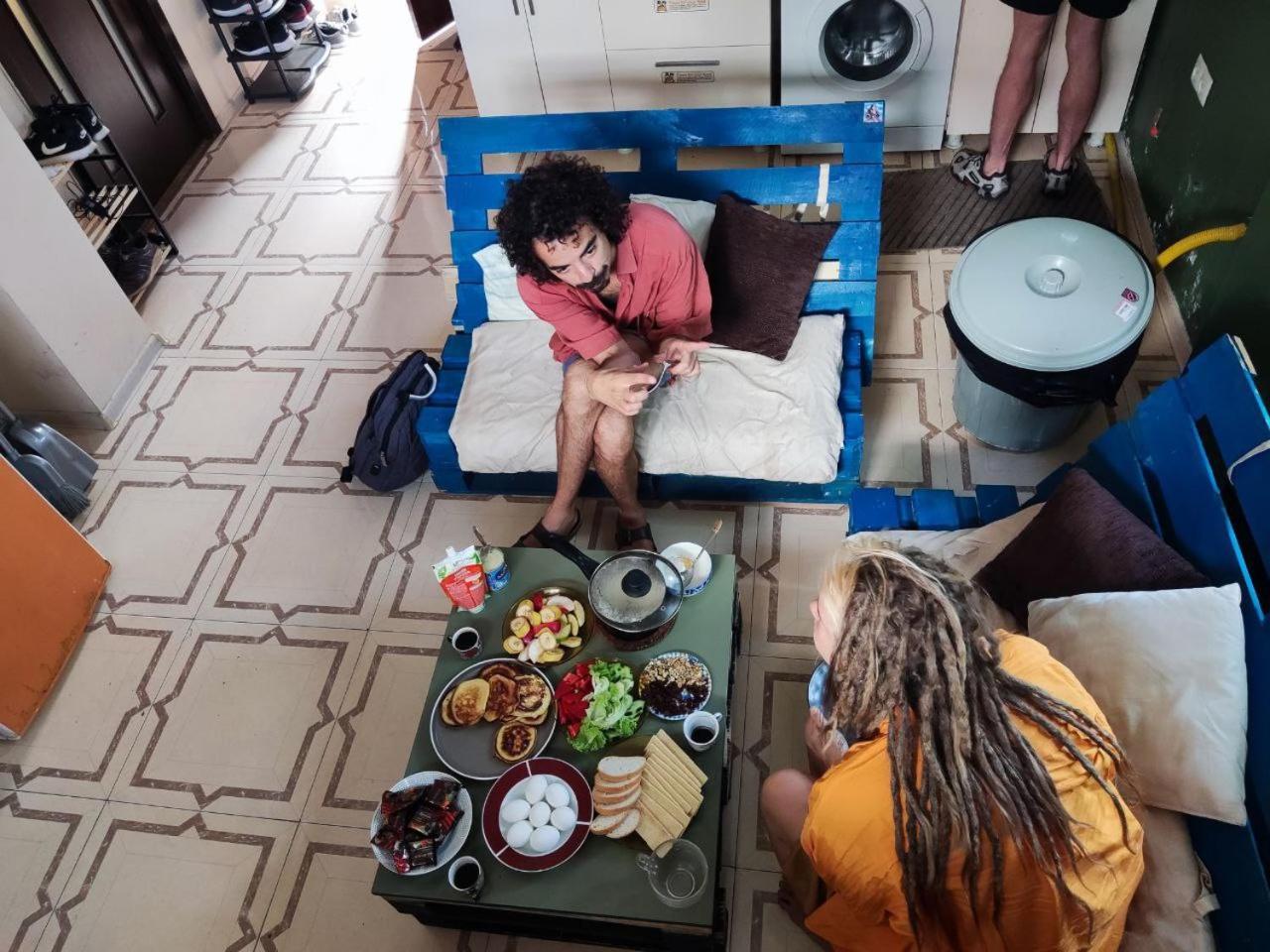 Harmony Backpackers Hostel バトゥーミ 部屋 写真