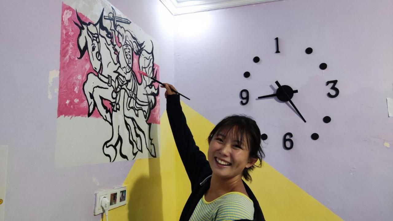 Harmony Backpackers Hostel バトゥーミ エクステリア 写真