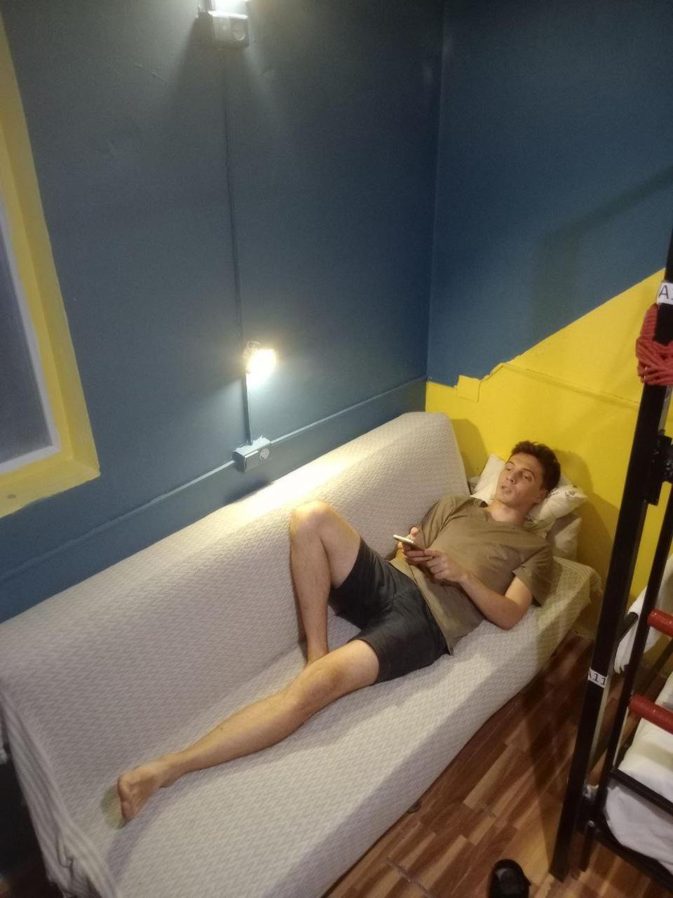 Harmony Backpackers Hostel バトゥーミ エクステリア 写真