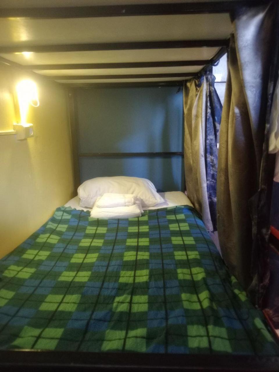 Harmony Backpackers Hostel バトゥーミ エクステリア 写真