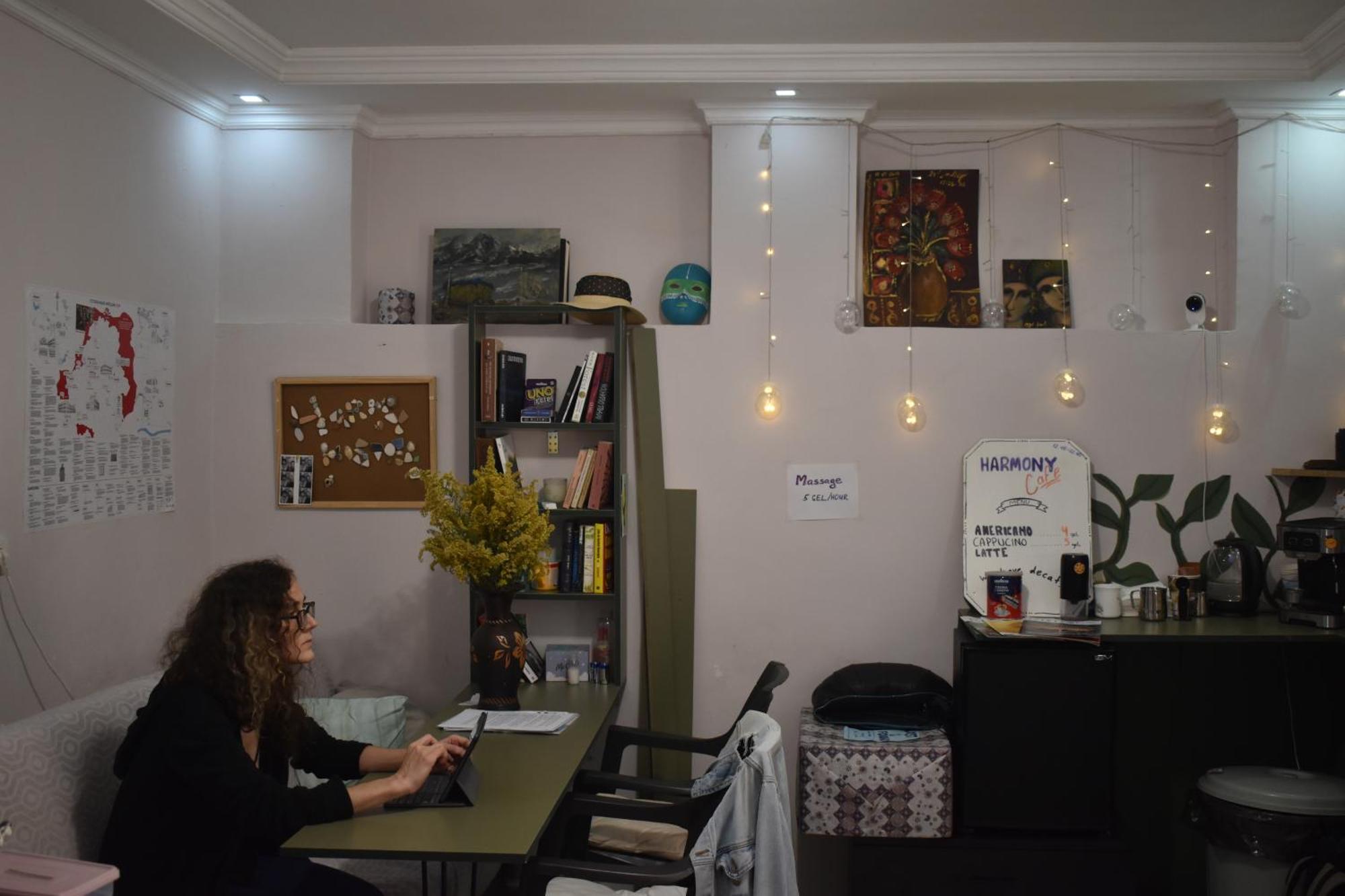 Harmony Backpackers Hostel バトゥーミ エクステリア 写真
