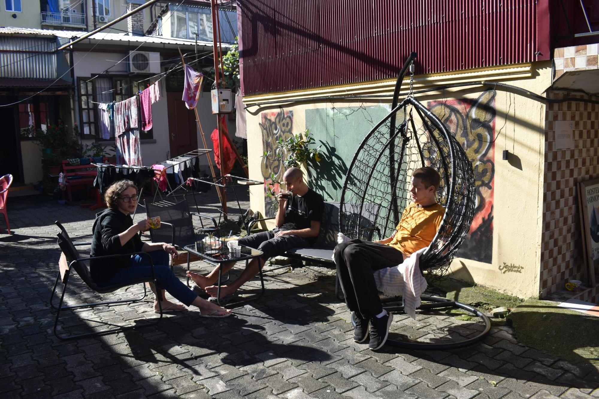 Harmony Backpackers Hostel バトゥーミ エクステリア 写真